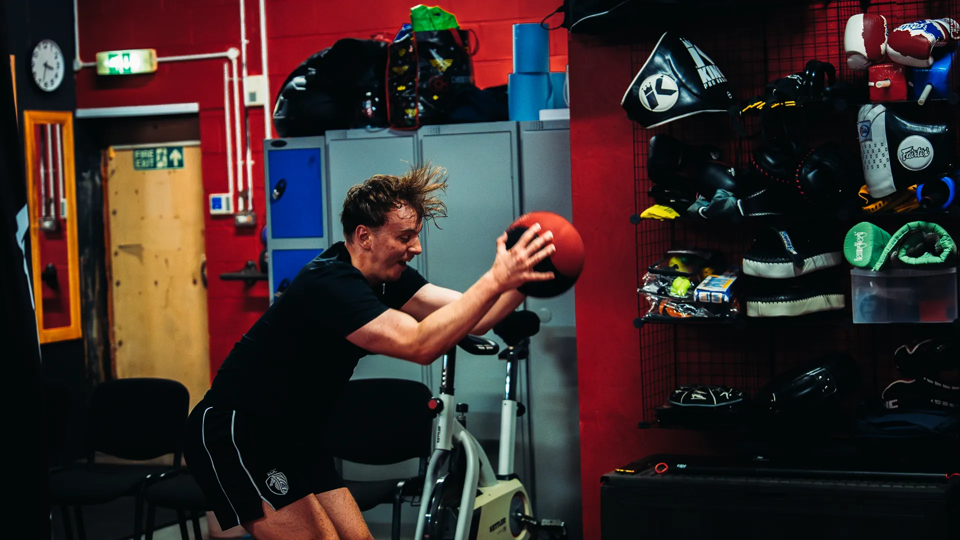 BriFitness training detail — equipment + form.